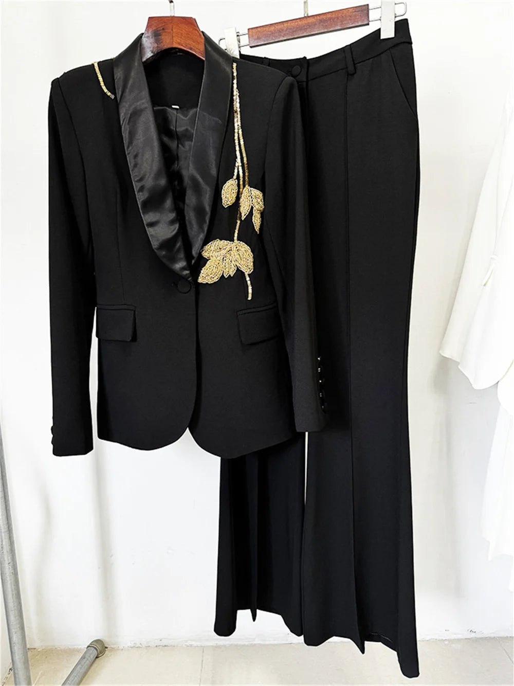 Elegant Black Beaded Two-Piece Women's Suit with Flared Pants – Perfect for Spring and Summer Events