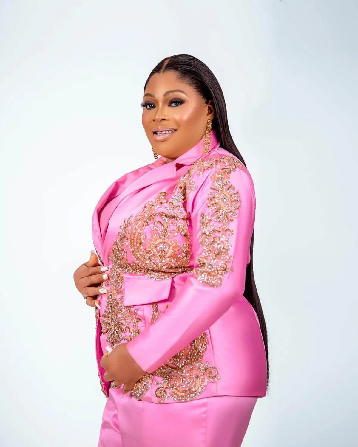 Glamuroso traje rosa de talla grande con chaqueta con solapas de muesca y pantalones anchos - Traje formal de lujo personalizado para mujer