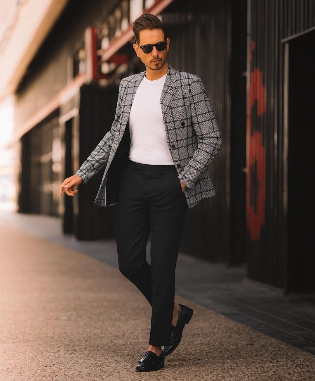Trajes de hombre a cuadros grises únicos con chaqueta de una pieza, hechos a medida, para novios, bodas, fiestas y ocasiones formales. 