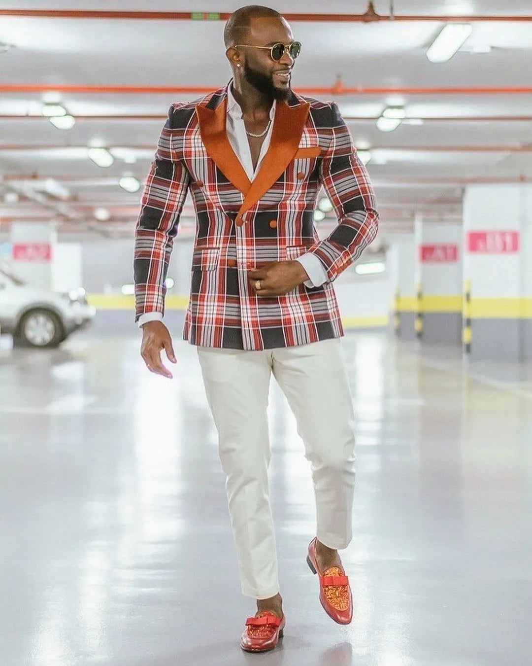2 Pieces Plaid Men Wedding Tuxedos Custom Made Blazer&White Pants Groom Groomsmen Suit Casual Men Wear