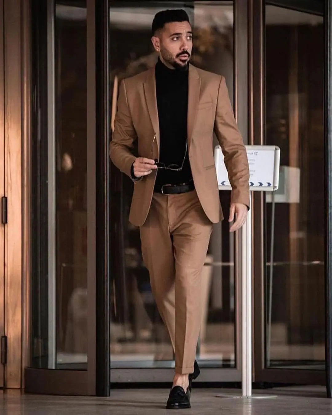 Smart Casual Men Tuxedos Custom Made Peaked Lapel One Button Pocket Suits Handsome Business Party Prom Blazer 2 Piece Set