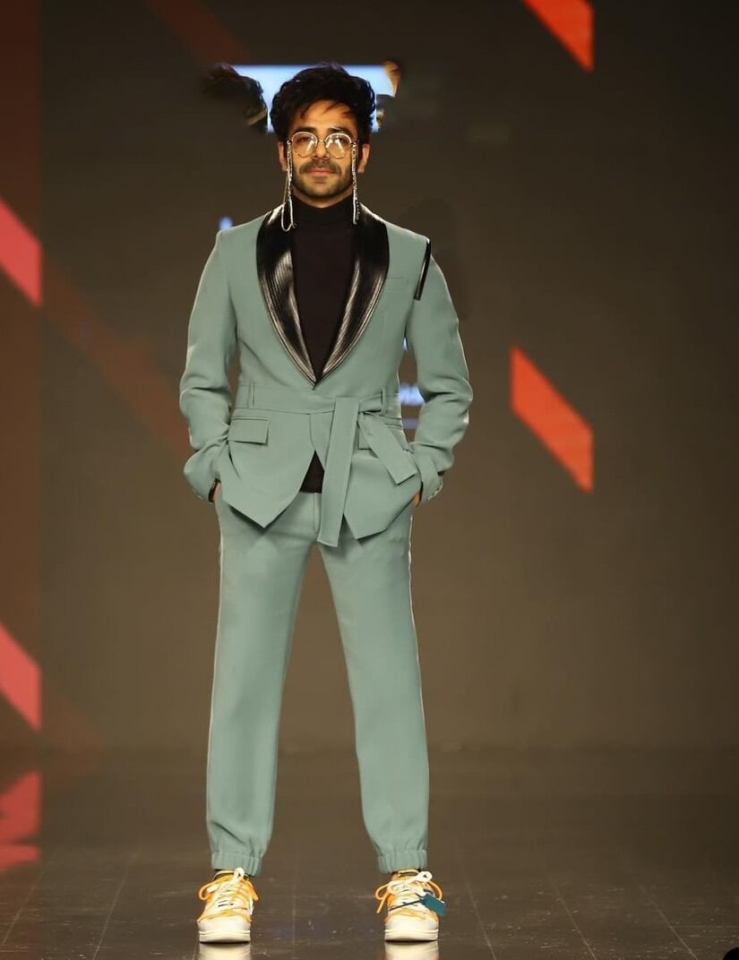 Men Suits With Belt Two Pieces Jacket And Pants Custom Made Designer Wedding Formal Occasiom
