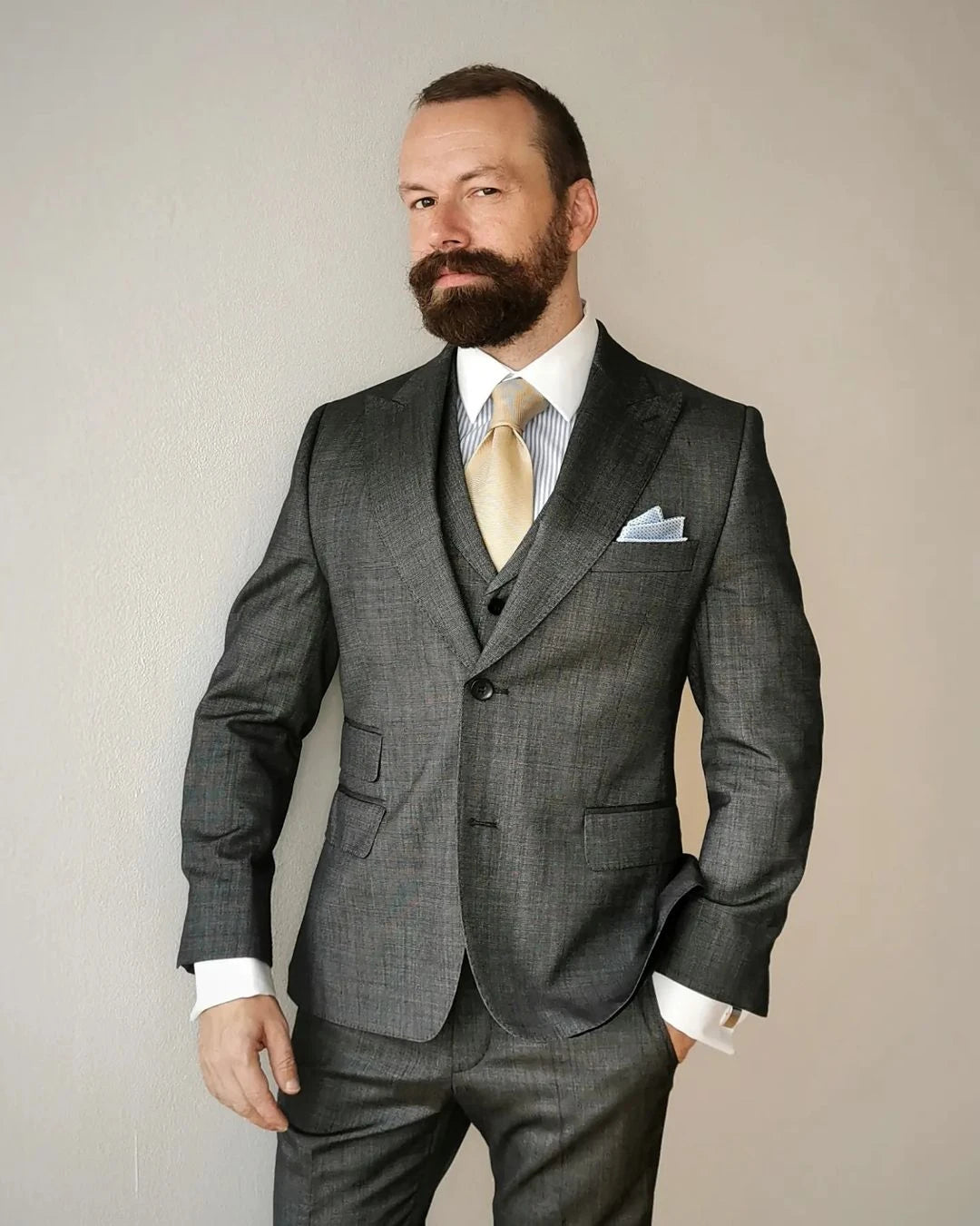 Trajes de boda elegantes para hombre, de un solo pecho, para novio, corte entallado, esmoquin de solapa de pico, para fiesta de noche, 3 piezas, chaqueta, pantalón y chaleco.