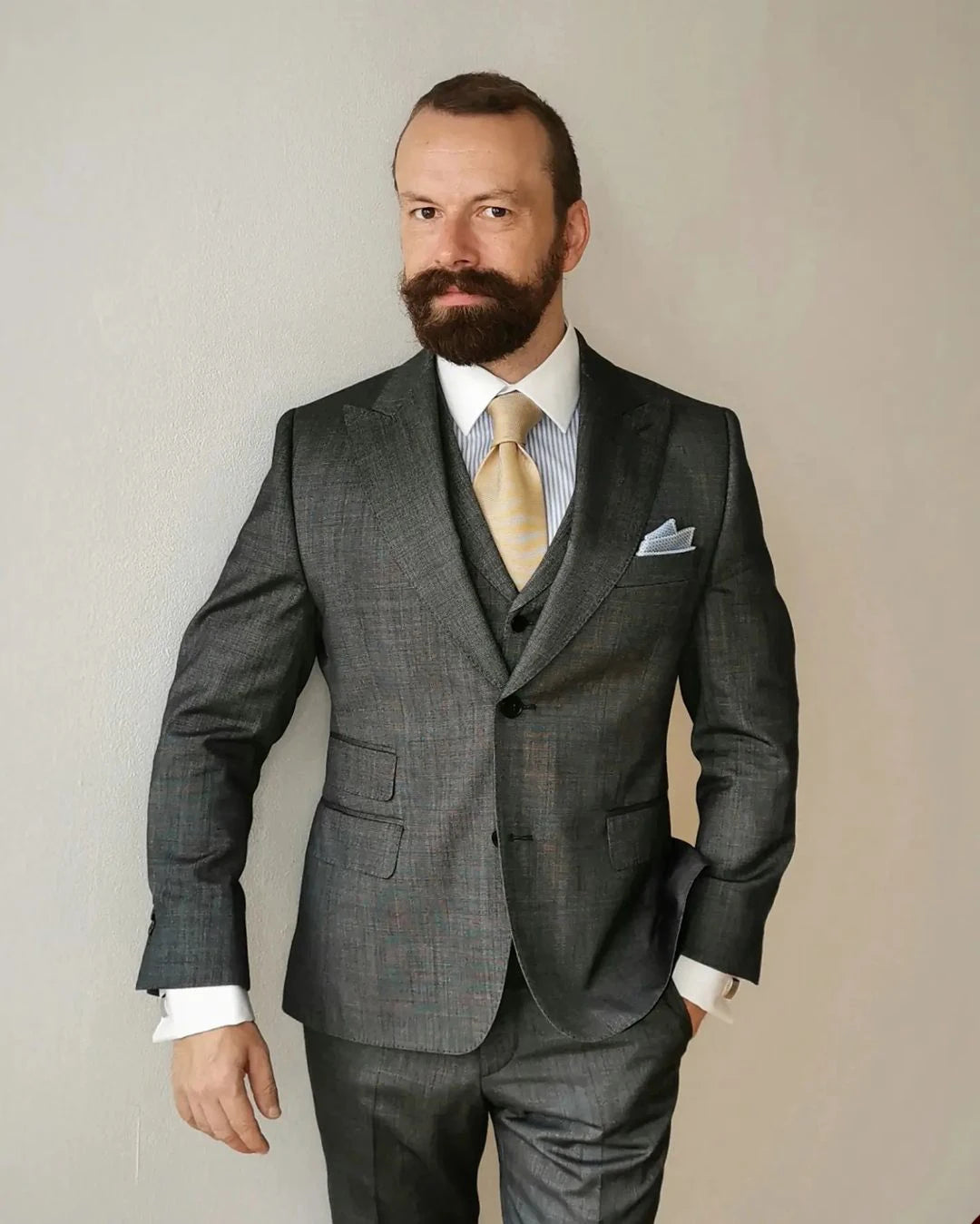 Trajes de boda elegantes para hombre, de un solo pecho, para novio, corte entallado, esmoquin de solapa de pico, para fiesta de noche, 3 piezas, chaqueta, pantalón y chaleco.