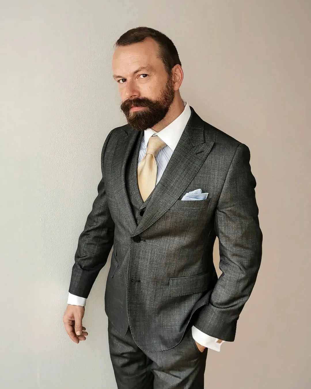 Trajes de boda elegantes para hombre, de un solo pecho, para novio, corte entallado, esmoquin de solapa de pico, para fiesta de noche, 3 piezas, chaqueta, pantalón y chaleco.