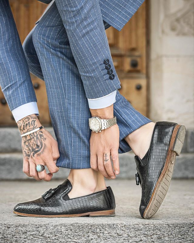 Costume deux pièces bleu brume pour homme, revers pointus, rayures marron, smoking de mariage sur mesure 