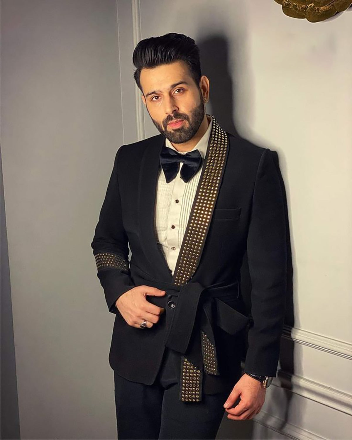 Trajes de fiesta de lentejuelas negras de alta calidad para hombre, traje de boda de una pieza, chaqueta con cinturón, traje para ocasiones formales. 