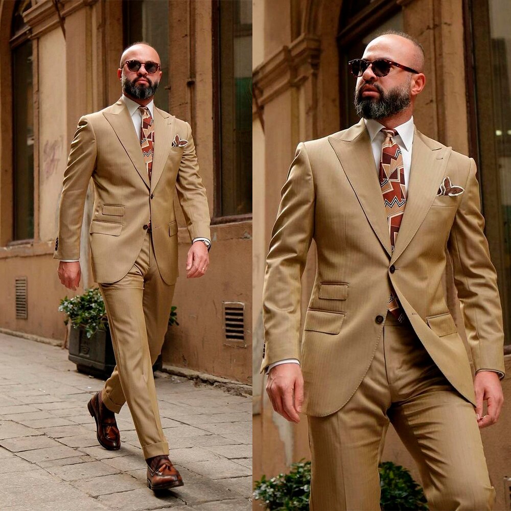 Trajes glamorosos de color caqui para hombre con chaqueta de dos piezas de botonadura sencilla y pantalones, hechos a medida, para novios, bodas y ocasiones formales. 