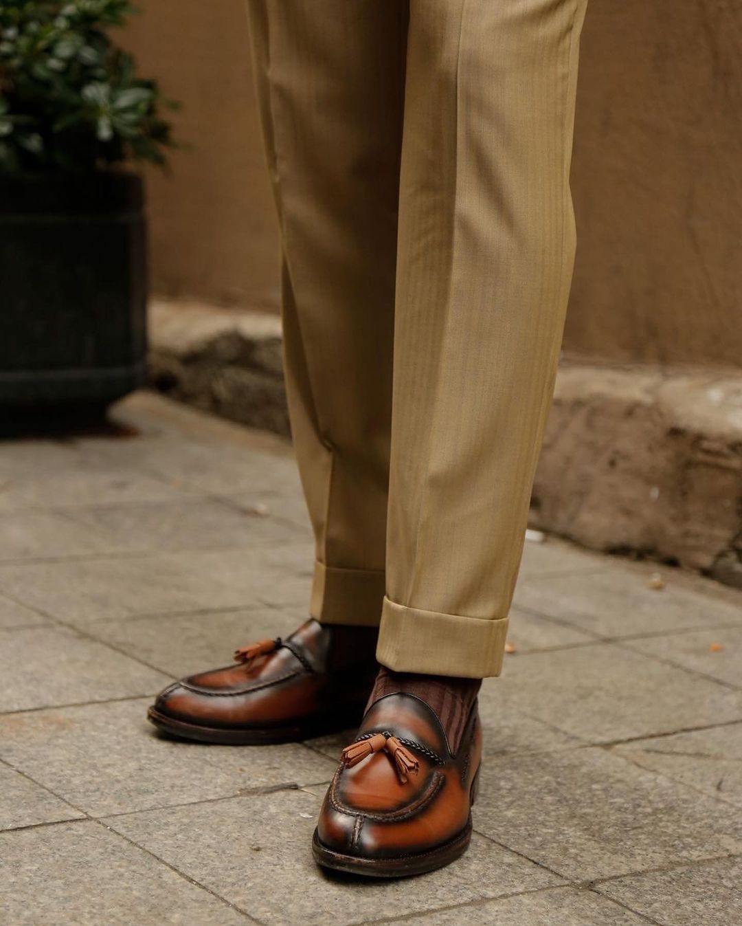 Trajes glamorosos de color caqui para hombre con chaqueta de dos piezas de botonadura sencilla y pantalones, hechos a medida, para novios, bodas y ocasiones formales. 
