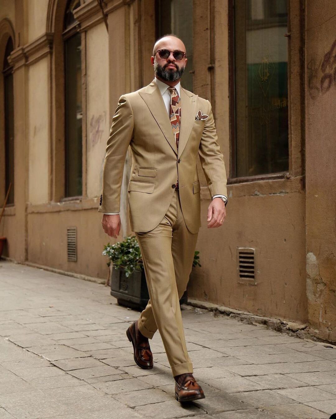 Trajes glamorosos de color caqui para hombre con chaqueta de dos piezas de botonadura sencilla y pantalones, hechos a medida, para novios, bodas y ocasiones formales. 