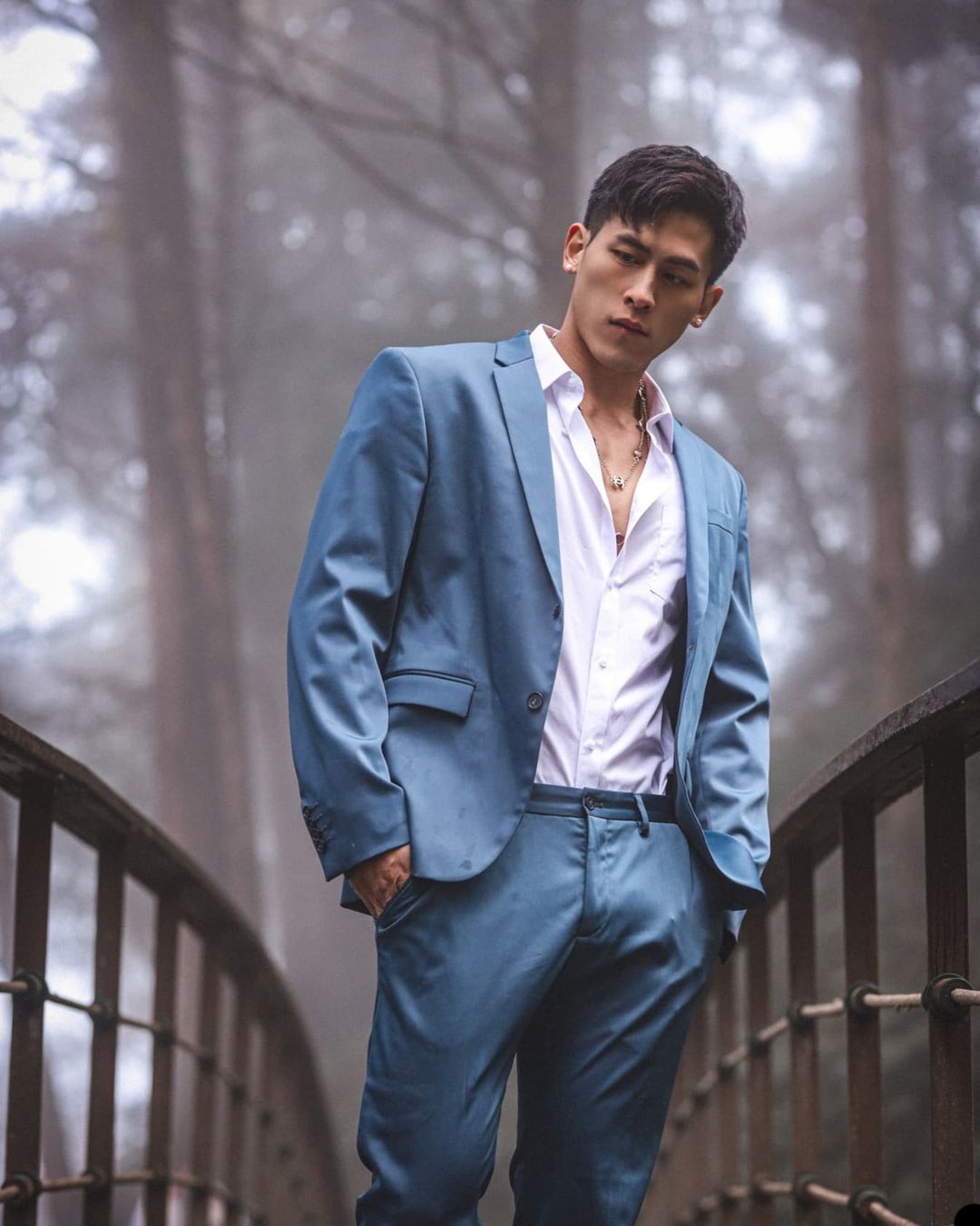 Trajes de negocios azules para hombre, un botón, dos piezas, chaqueta y pantalón, diseño a medida, para bodas, fiestas y ocasiones formales. 