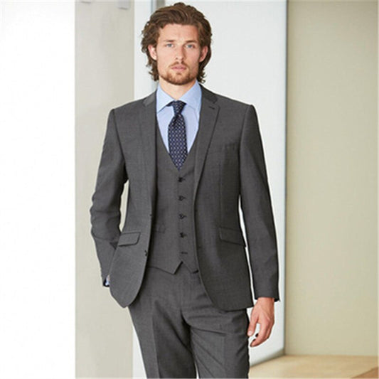 Costume 3 pièces gris pour homme, veste, pantalon, gilet, cravate, coupe slim, sur mesure, pour bal de promo ou soirée. 