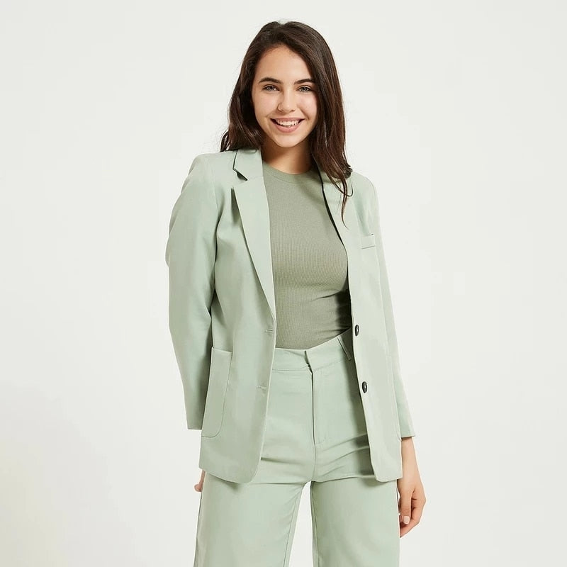 Trajes de mujer verde claro de 2 piezas, chaqueta, pantalón corto, para oficina, de negocios, conjuntos de ropa formal de trabajo hechos a medida. 