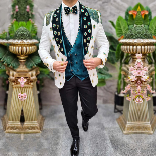 Elegant Men's Floral Jacquard Suit for Wedding with Green Velvet Shawl Lapel, Beaded Blazer, and Matching Pants – 3-Piece Prom Attire