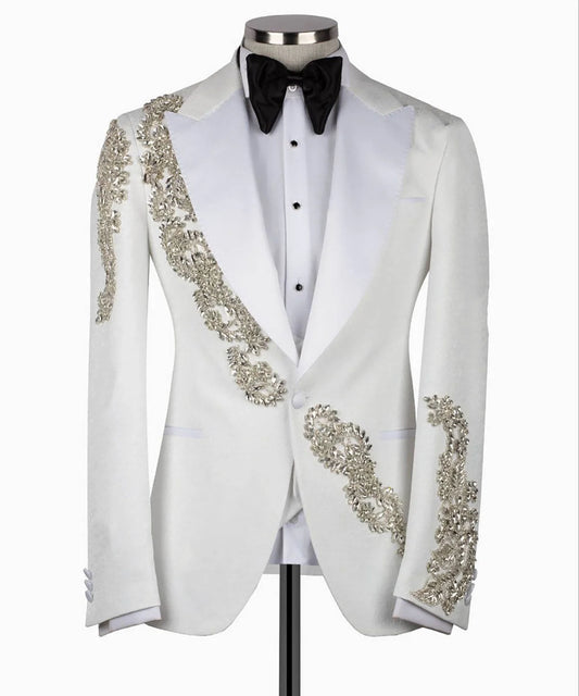 Luxury Men Wedding Suits Peaked Lapel Single Breasted Tuxedos Crystal Appliques Groom Party 2 Pcs Blazer Pants Customized Suit