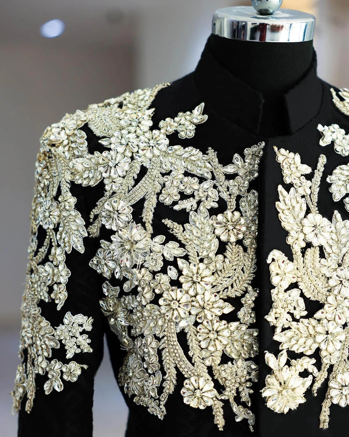 Exquisite Black Tuxedo for Men with Crystal Floral Appliqués | Custom-Made Wedding Suit Jacket and Pants Set for Grooms and Special Occasions