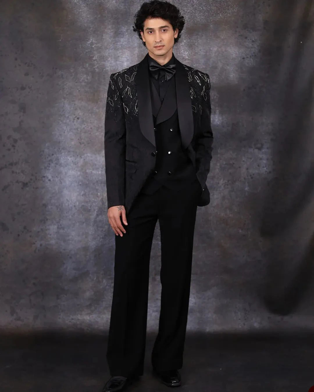 Trajes de lujo para hombre, a medida, de 3 piezas, blazer, chaleco, pantalón, un botón, para boda, solapa transparente, apliques de cuentas, hecho a medida, talla grande. 