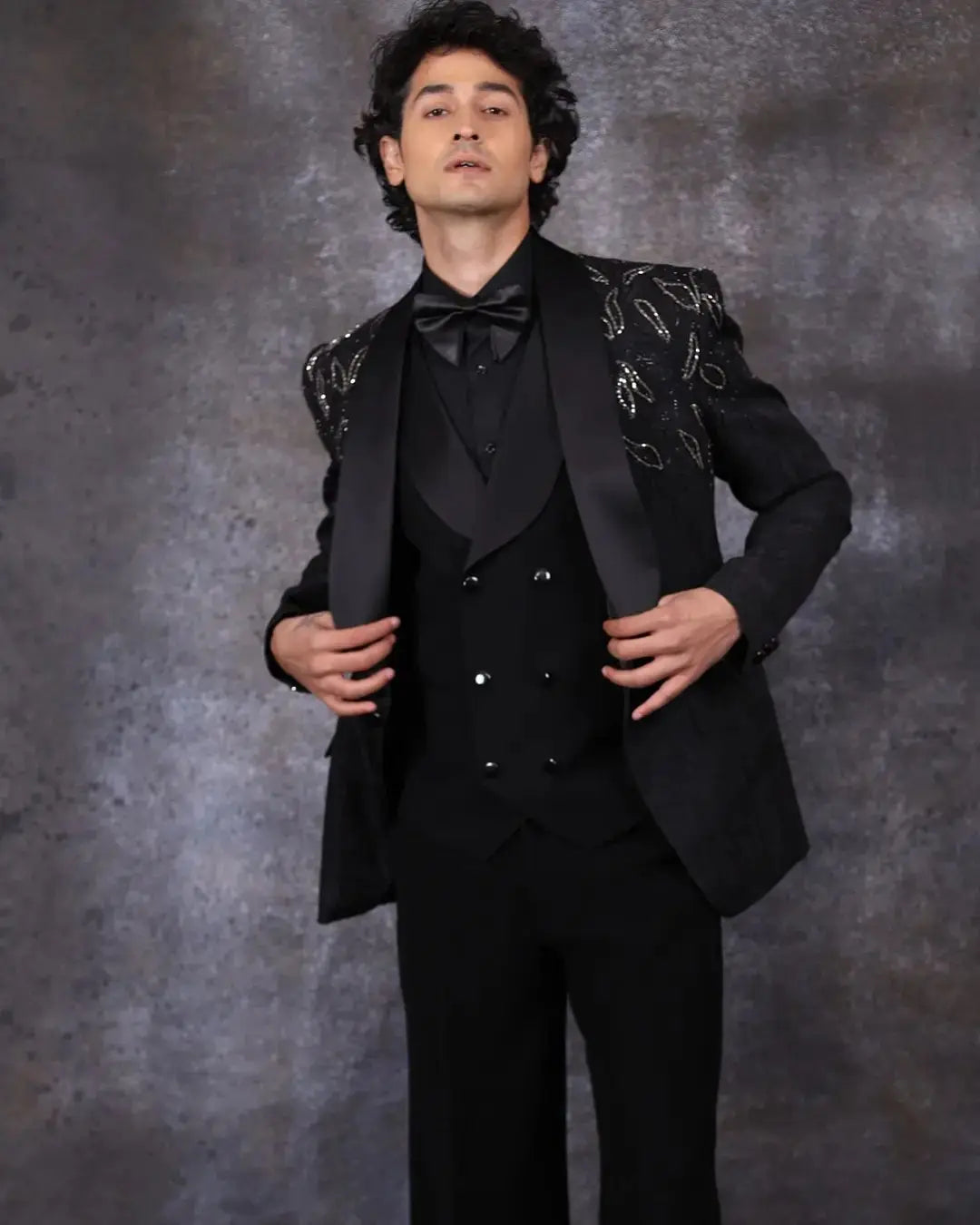 Trajes de lujo para hombre, a medida, de 3 piezas, blazer, chaleco, pantalón, un botón, para boda, solapa transparente, apliques de cuentas, hecho a medida, talla grande. 