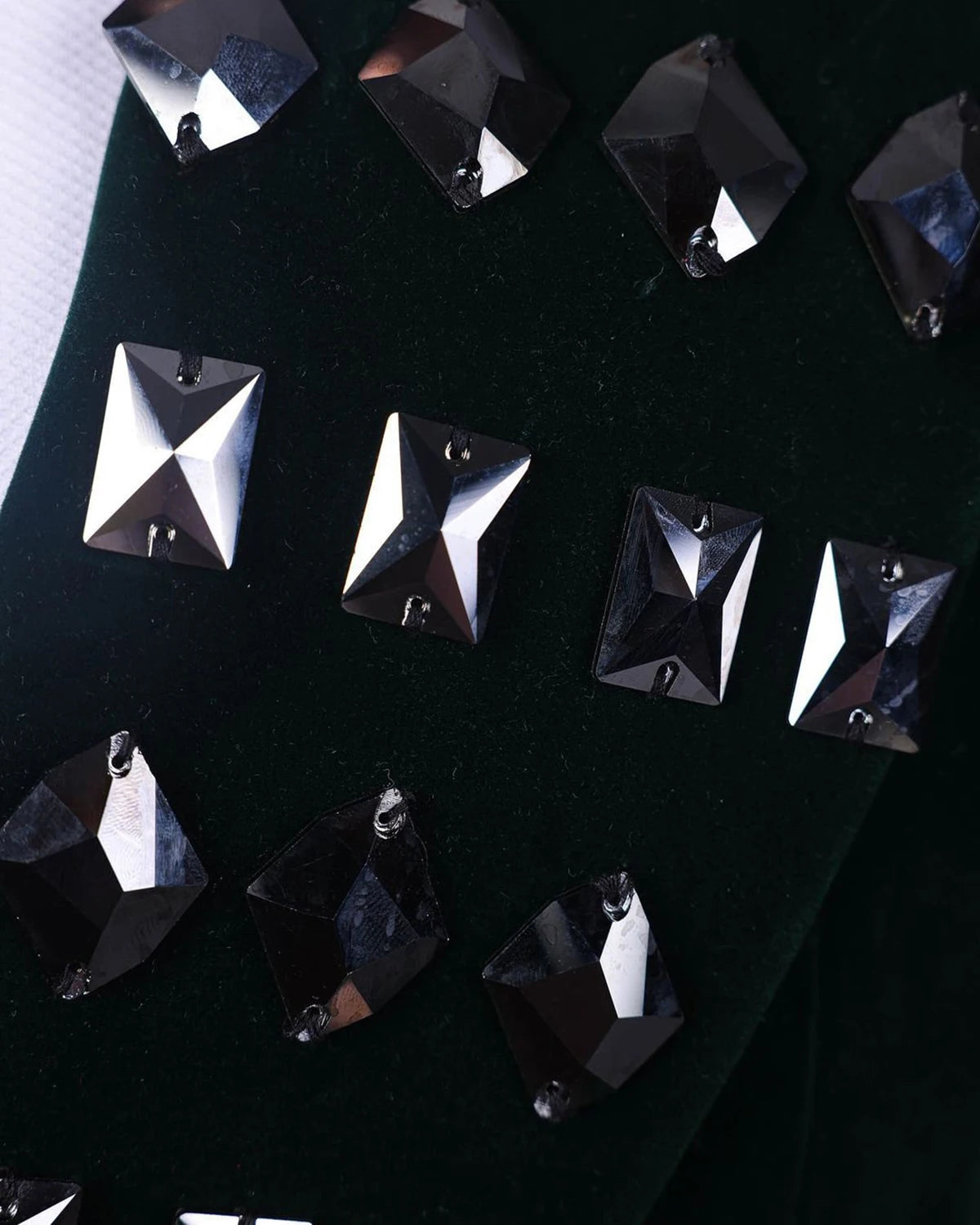 Trajes de boda de lujo para hombre, con accesorios de diamantes de imitación y solapa de pico, para novio, esmoquin de noche para graduación, chaqueta personalizada de 2 piezas con pantalón. 