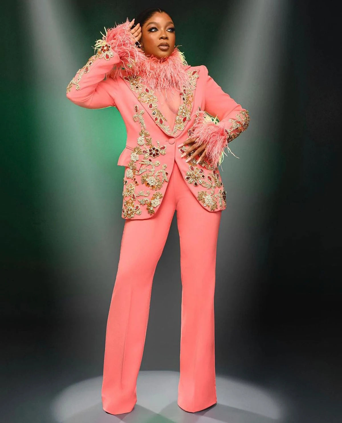 Smoking de mariage de luxe pour femme, 2 pièces, sur mesure, avec paillettes, appliques, plumes, blazer, pantalon taille haute 