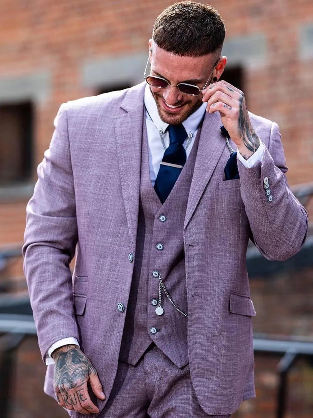 Traje de 3 piezas para hombre, color morado, con botonadura sencilla, estampado, entallado, para padrinos de boda (chaqueta, pantalón y chaleco) 