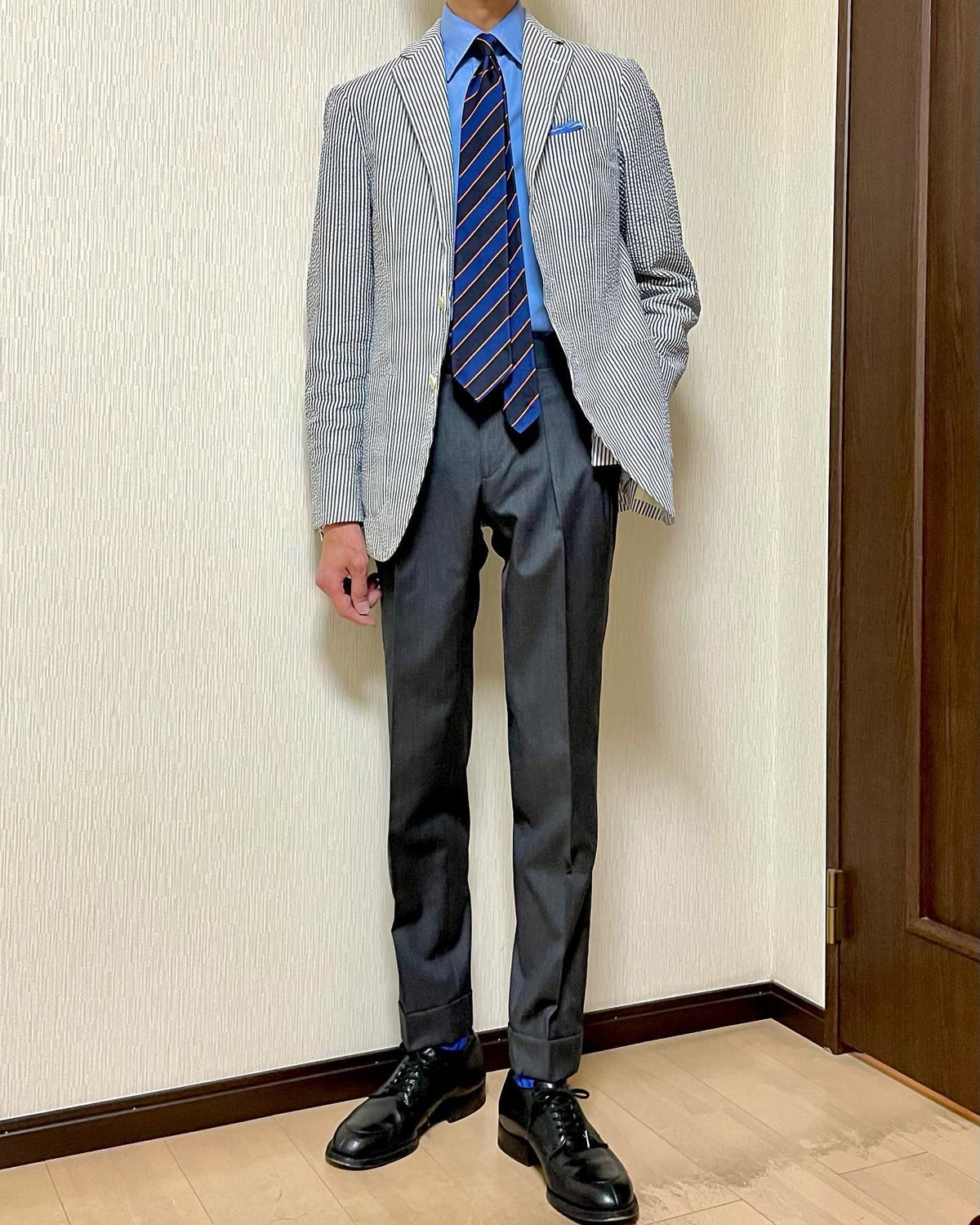 Traje de hombre de 2 piezas, blazer, pantalón, botonadura sencilla, solapa de pico, rayas, formal, de negocios, corte entallado, traje formal de boda para novio. 