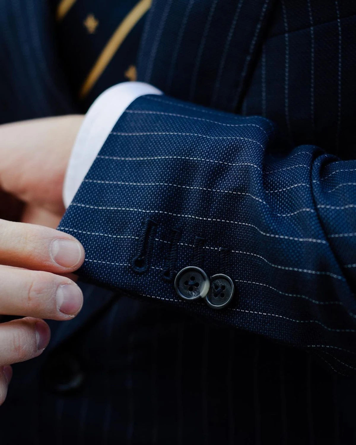 Traje de hombre de 2 piezas, blazer azul marino a rayas, pantalón gris, esmoquin de un solo pecho, ajustado, elegante, para negocios, moderno, para boda, novio, a medida.