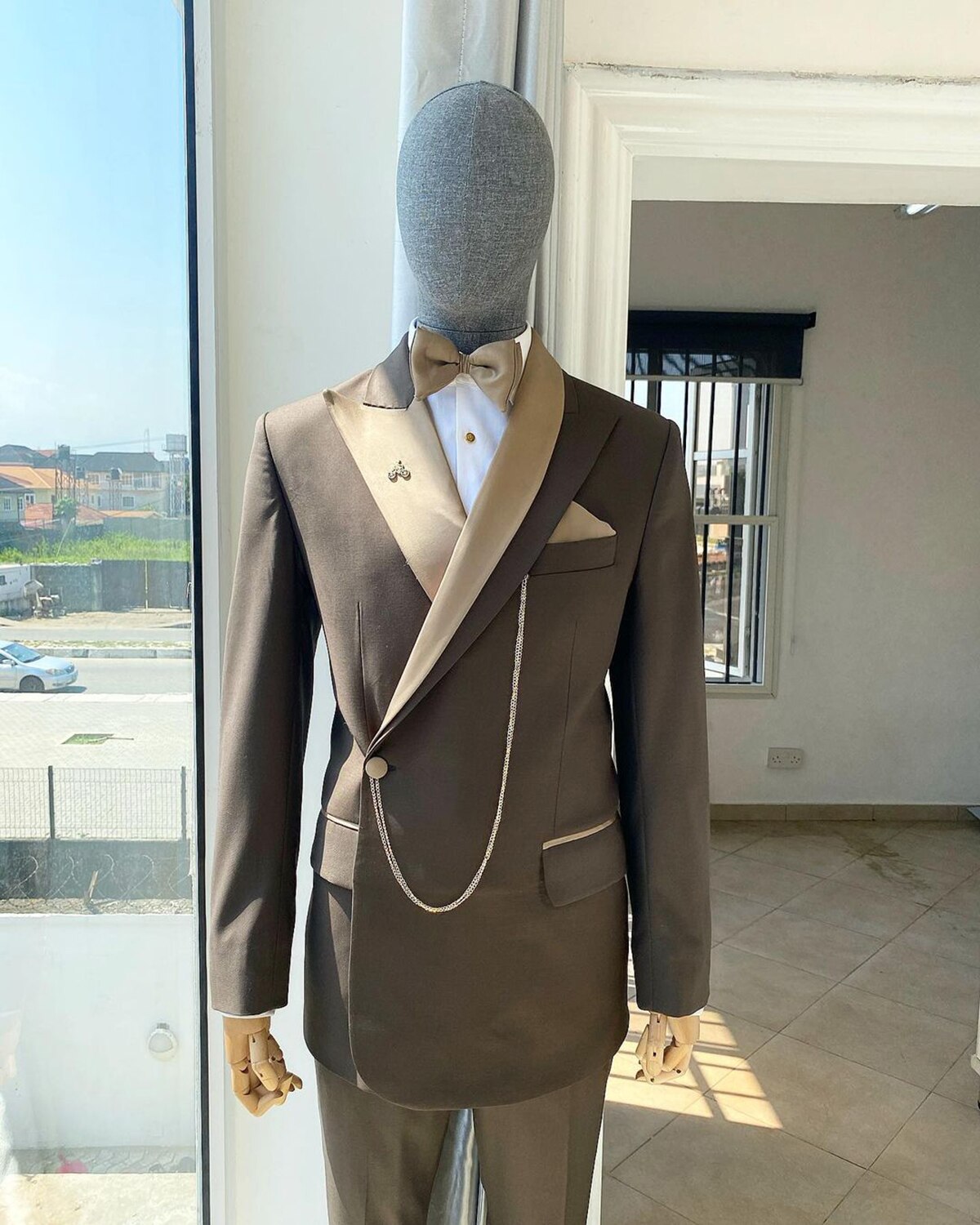 Costume homme moderne 2 pièces blazer pantalon satin revers pointu un bouton mariage marié appliques costume formel sur mesure homme 