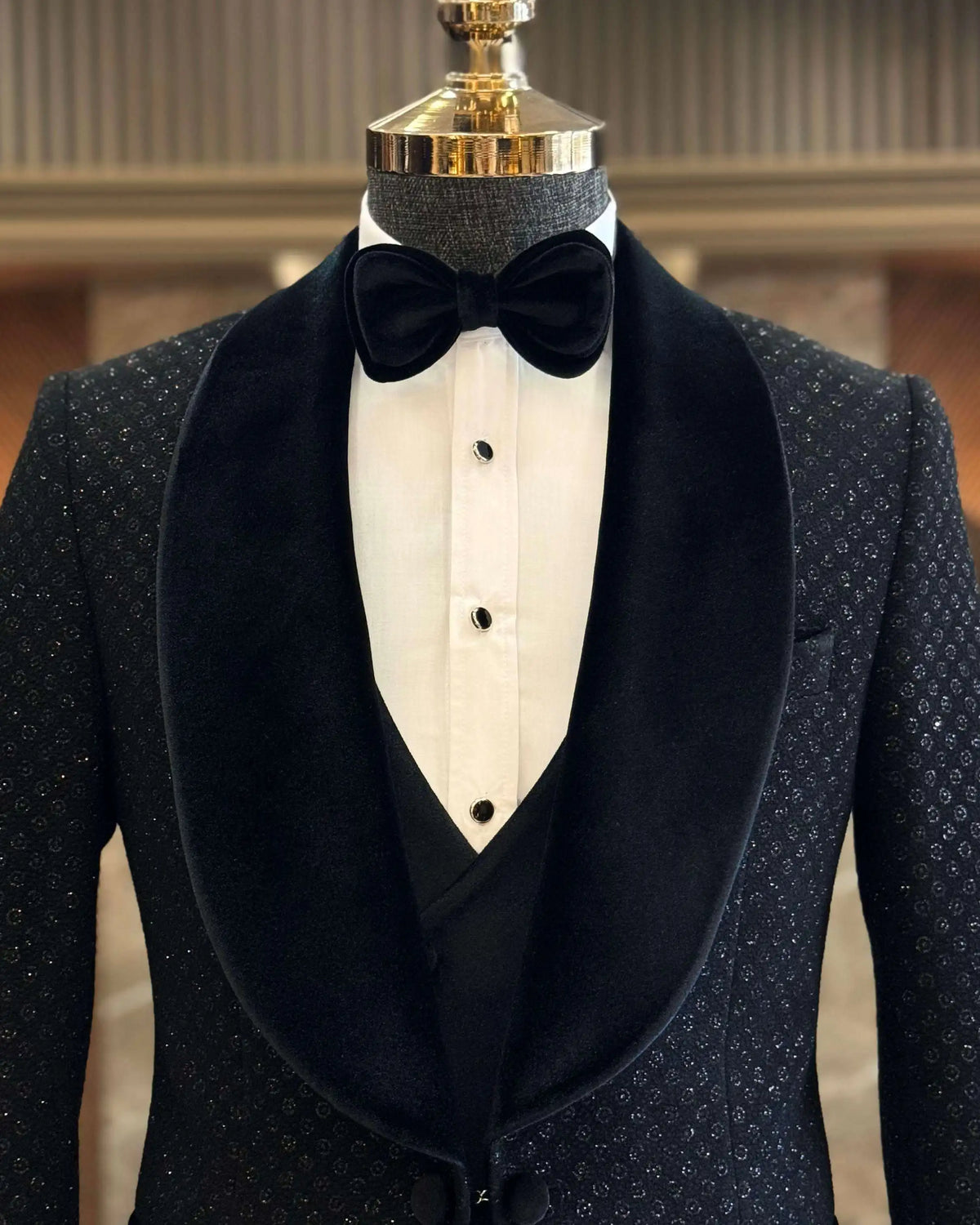 Modern Wedding Men's Suits Tailored 3-Piece Blazer Velvet Vest Black Pants Shawl Lapel Customized Plus Tuxedo