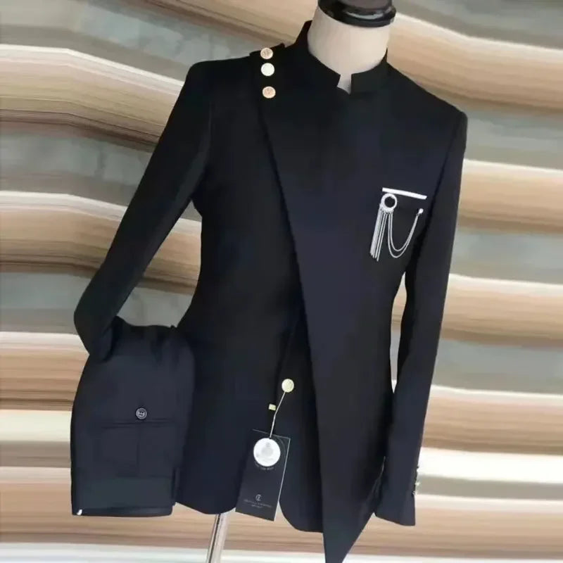 Blazer noir formel pour homme avec design asymétrique et détails de boutons dorés