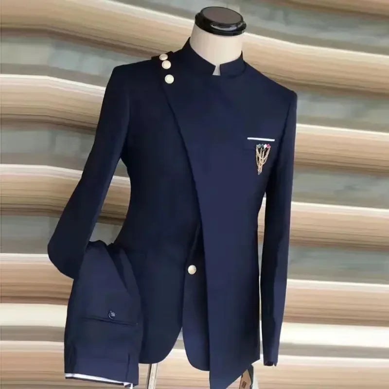 Blazer noir formel pour homme avec design asymétrique et détails de boutons dorés