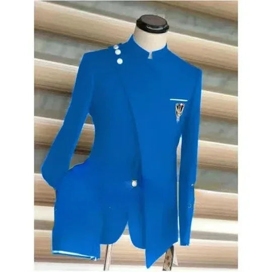 Blazer noir formel pour homme avec design asymétrique et détails de boutons dorés