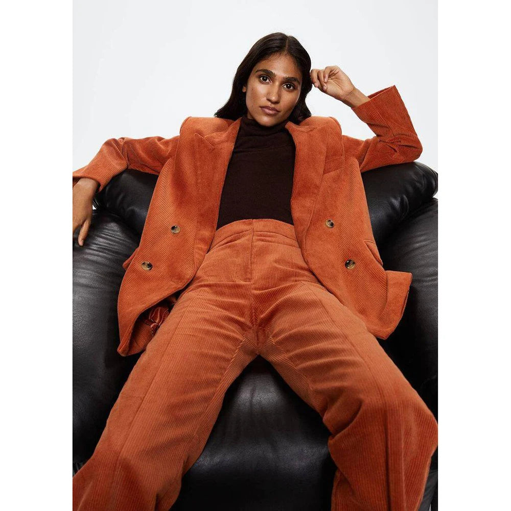 Ensemble deux pièces en daim orange à double boutonnage pour femme (blazer + pantalon)