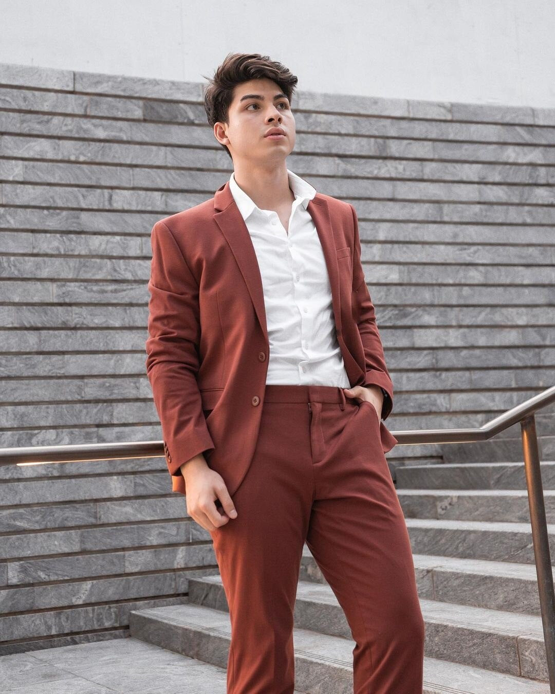 Traje de hombre rojo de un solo pecho, hecho a medida, de dos piezas, chaqueta y pantalón, traje formal de diseñador para ocasiones especiales. 