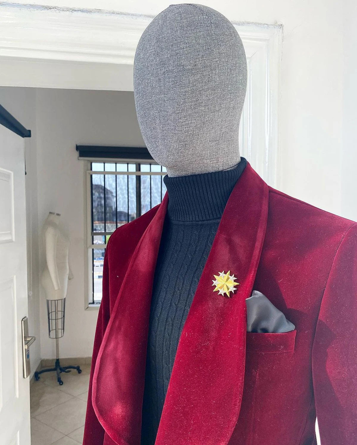 Red Men's Suits Tailored 2 Pieces Velvet Blazer Burgundy Pants One Gold Button Sheer Lapel Formal Groom Slim Customed Plus Size