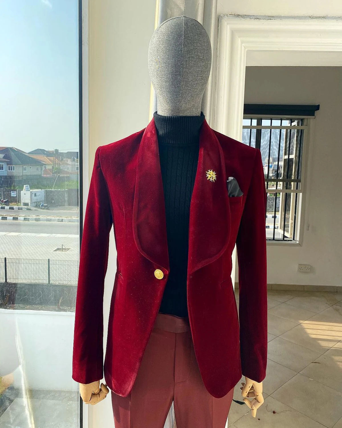 Red Men's Suits Tailored 2 Pieces Velvet Blazer Burgundy Pants One Gold Button Sheer Lapel Formal Groom Slim Customed Plus Size