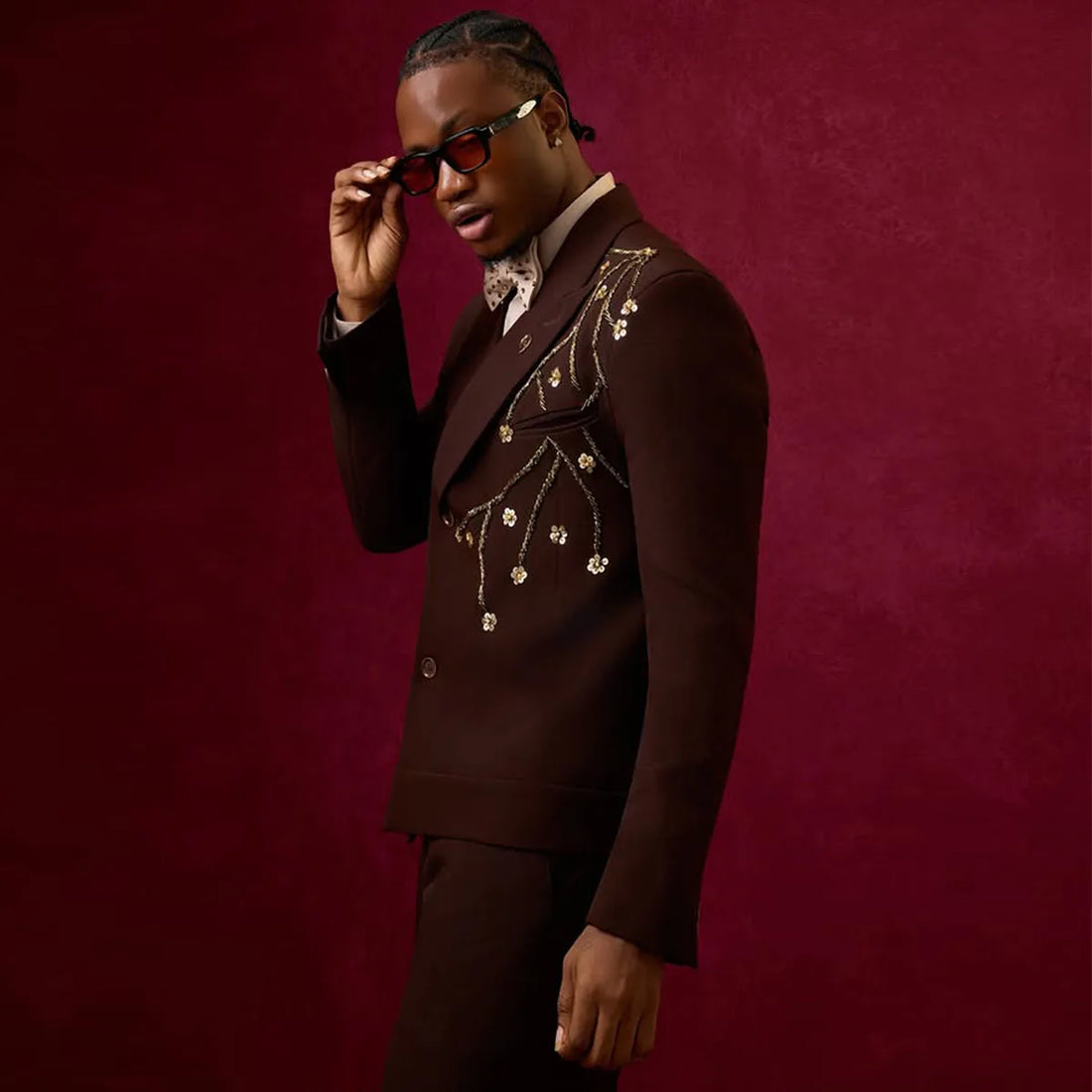 Customized Applique Metal Embellished Men Suits Peaked Lapel Groom Tuxedos Wedding Blazers Outfit 2 Pieces Sets Slim