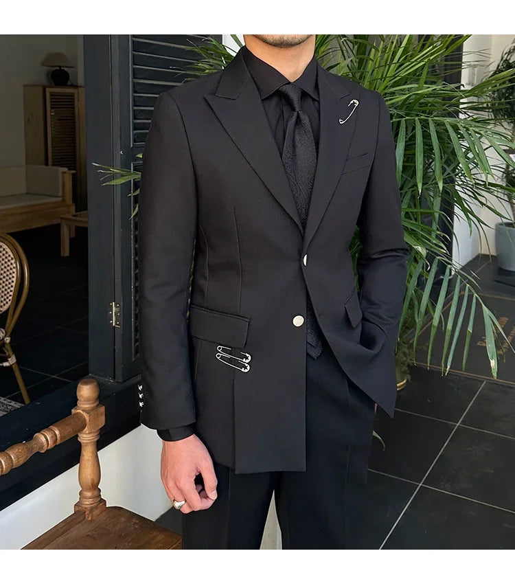 Blazer noir à simple boutonnage pour homme avec détails en épingle à nourrice