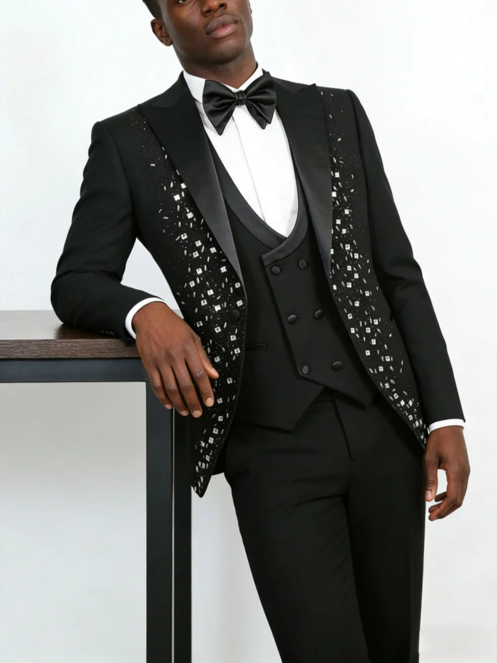 Luxury Wedding Tuxedos Beaded 3 Pcs Jacket Vest Pants Groom Suit Single Breasted Peaked Lapel Evening  Party Outfits Customized