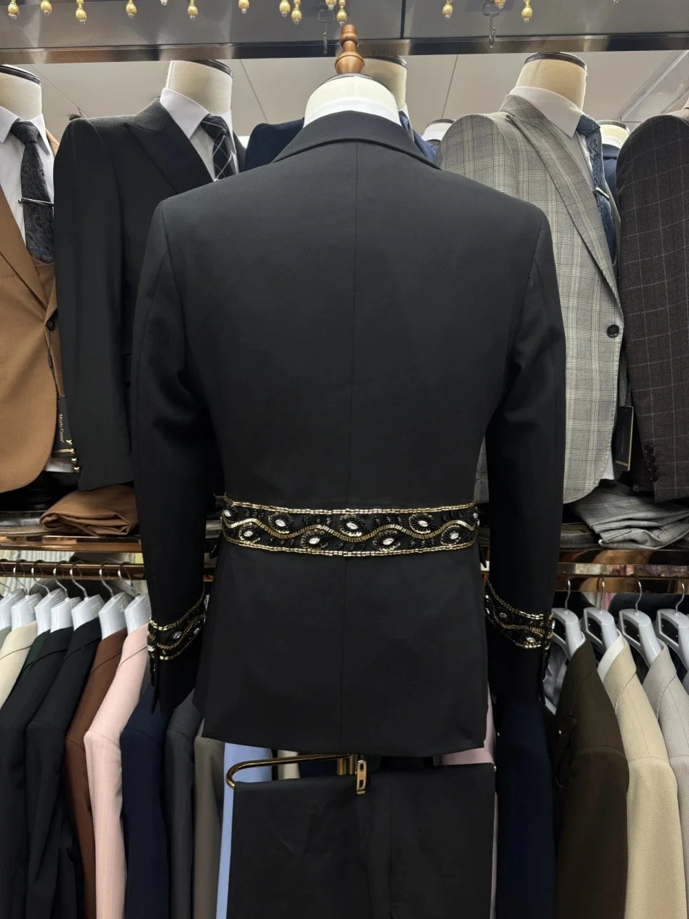 Luxury Men Suits Tailor-Made 3 Pieces Peaked Lapel Jacket Beading Rhinestone Blazer One Button Groom Customized Coat Vest Pants