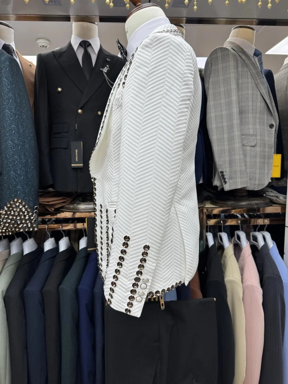 Handsome Men Suits Tailor-Made 3 Pieces Beaded Shawl Lapel Herringbone Jacket Blazer One Button Groom Customized Coat Vest Pants