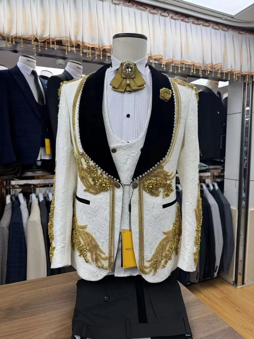Men Suits Tailor-Made 3 Pieces Set Coat Jacquard Appliques Tassel Shawl Lapel Crystal Blazer Customized Jacket Vest Black Pants