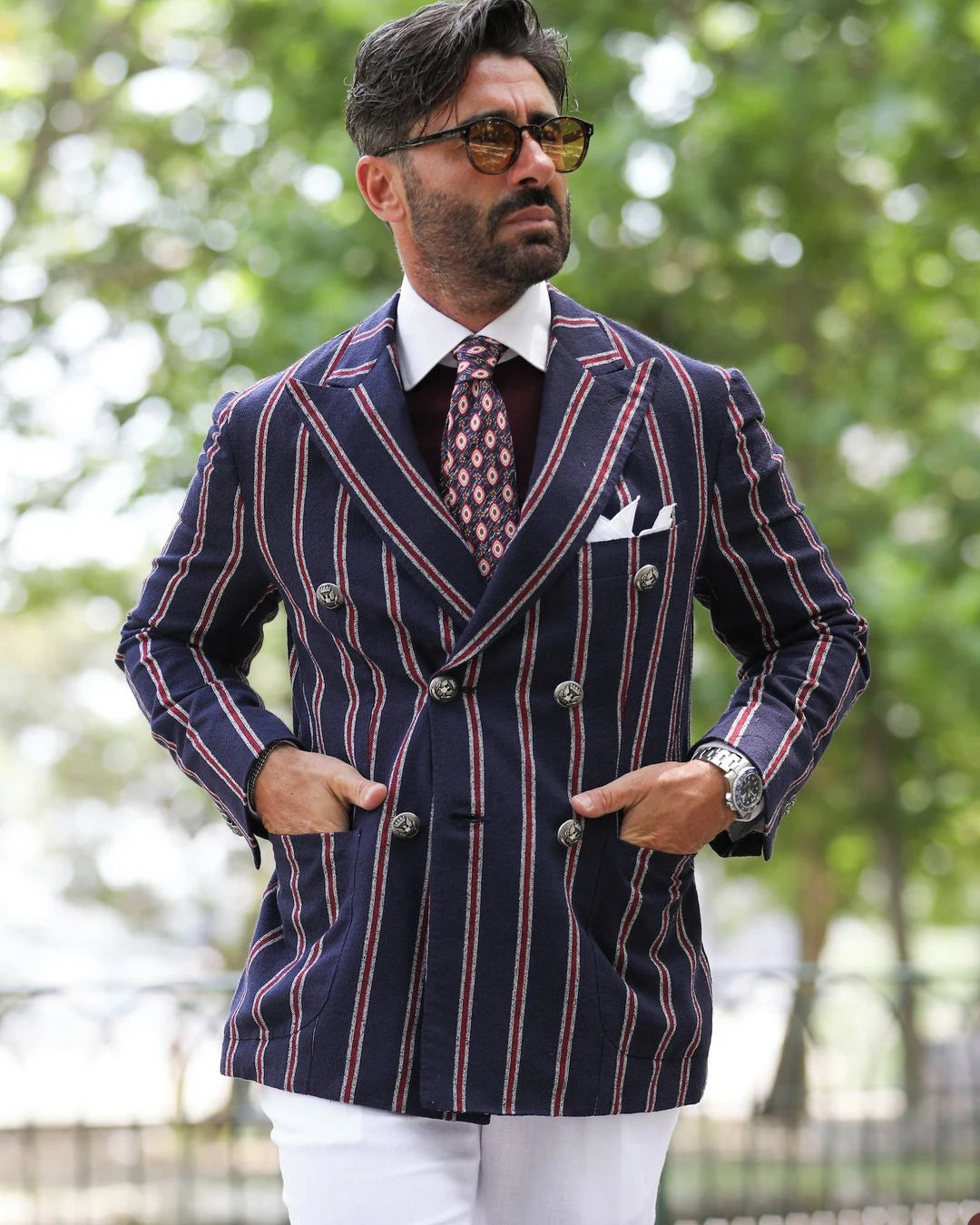 Ensemble blazer croisé élégant pour homme avec pantalon blanc, costume rayé sur mesure pour événements professionnels et mariages, grande taille disponible