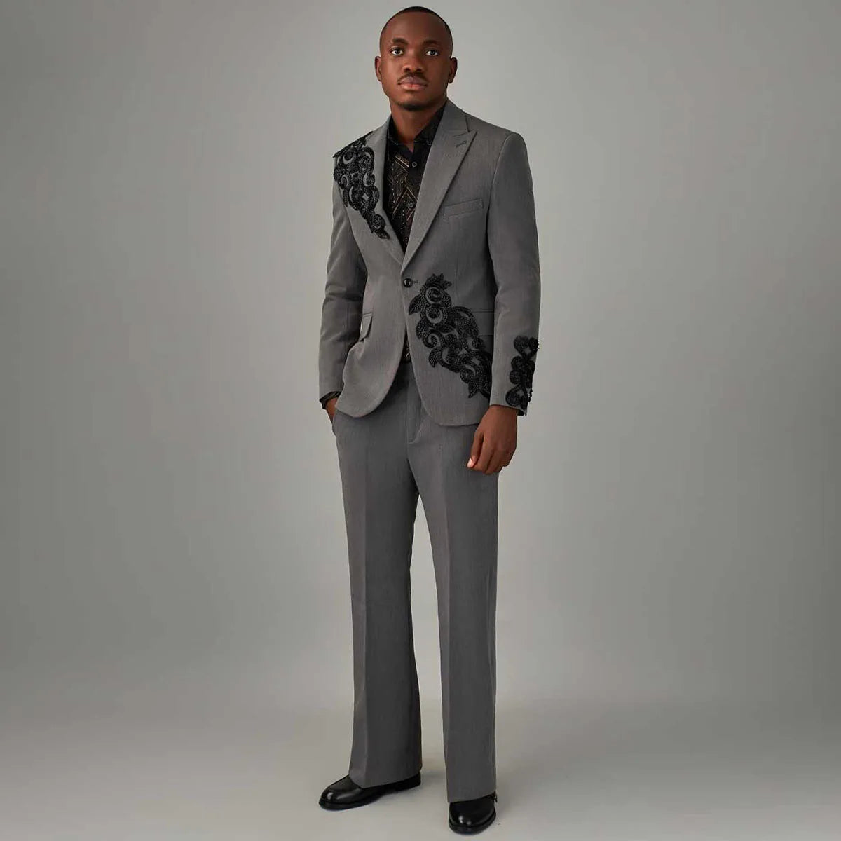 Customized Luxury Men Suits Sparkly Jewelry Ornament 2 Pieces Set Tuxedo Groom Party Male Prom Blazers Slim Party