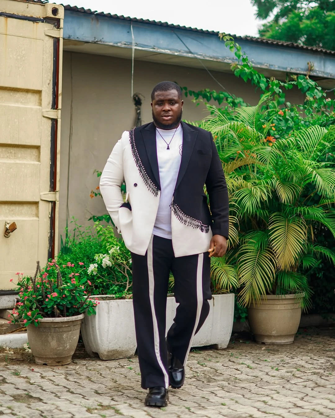 Unique Men's Suit Peaked Lapel Tailor-Made 2 Pieces Set Jacket Color Bock Blazer Rhinestone Pearls Groom Customized Coat Pants