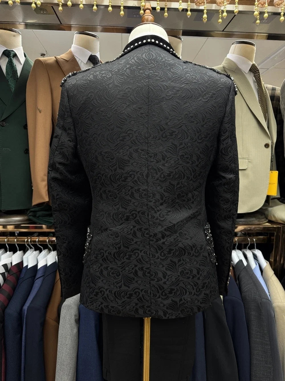 Luxury Men Suits Tailor-Made 3 Pieces Appliques Shawl Lapel Jacket Rhinestone Tassel Jacquard Groom Customized Coat Vest Pants