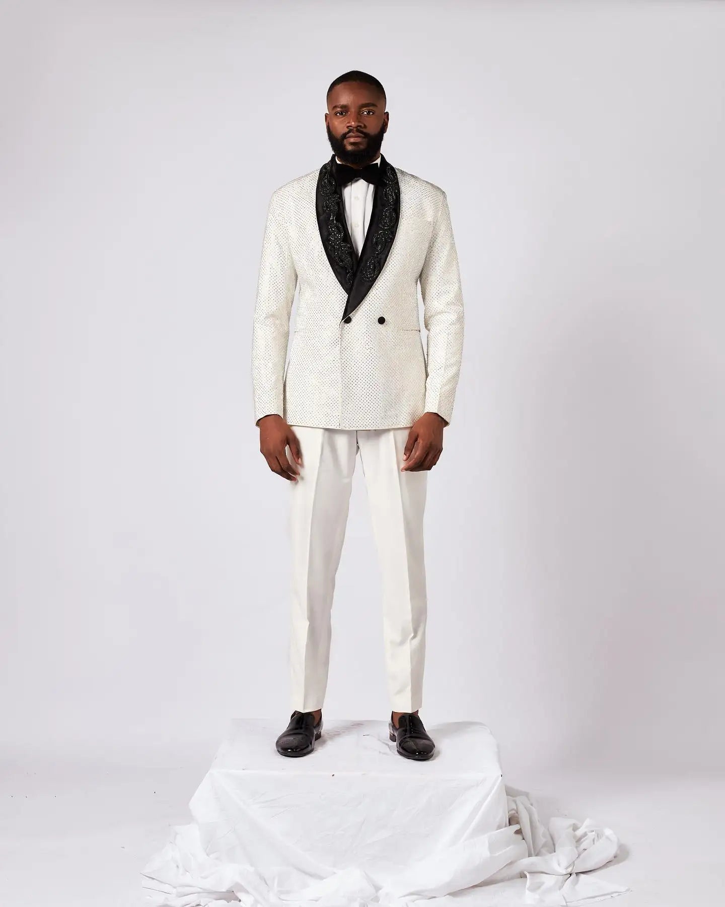 Modern Men Suits Shawl Lapel Rhinestone Tailor-Made 2 Pieces Set Jacket Beaded Double Breasted Blazer Customized Coat Pants