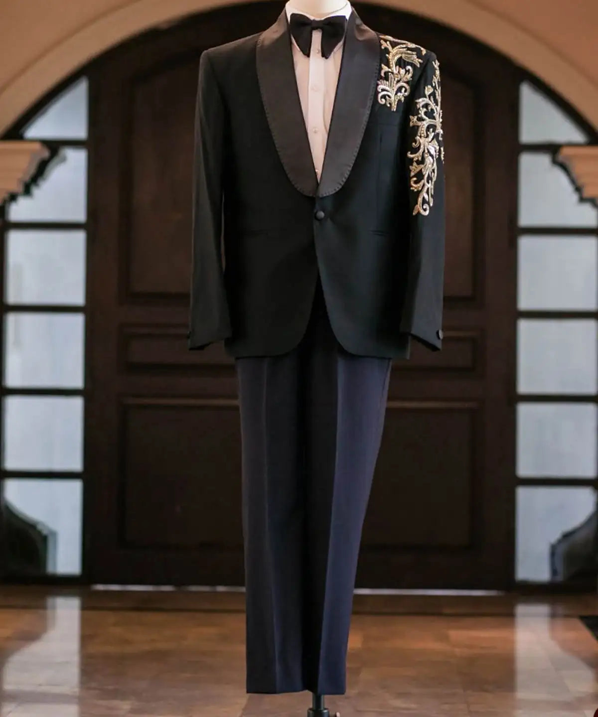 Handsome Wedding Tuxedos 2 Piece Set Jacket Pants Appliques One Button Men Suit Shawl Lapel Customized Groom Wear Party Suits