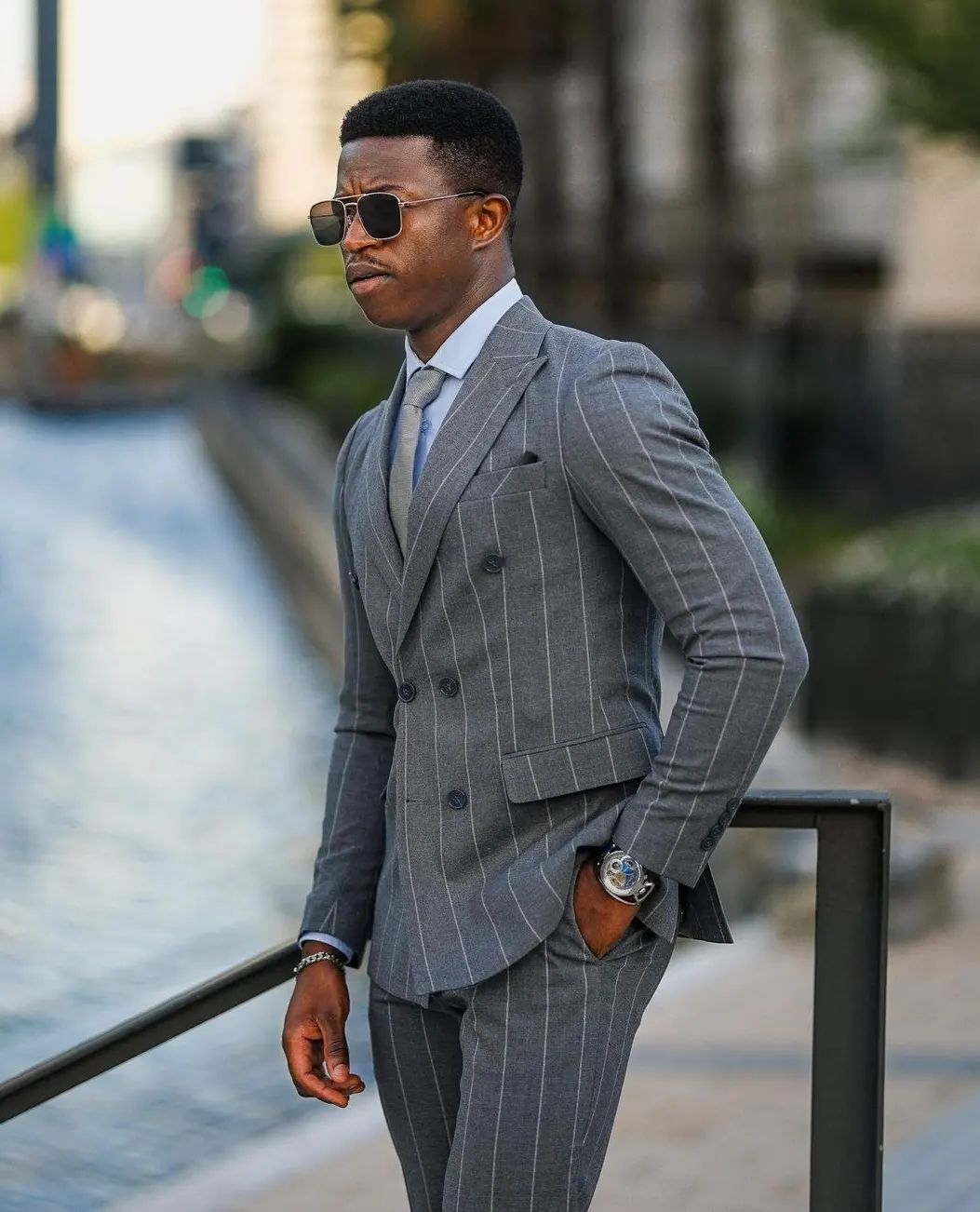 Classic Gentleman Men Suits With Stripe Two Pieces Jacket And Pants Custom Made Designer Wedding Party Formal Occasion
