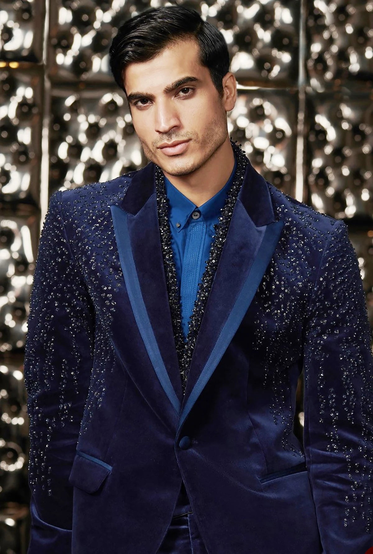 Winter Velvet Tuxedos For Men Wedding Crystal Beading Tailored Peaked Lapel Jacket 2 Pieces Male Costume